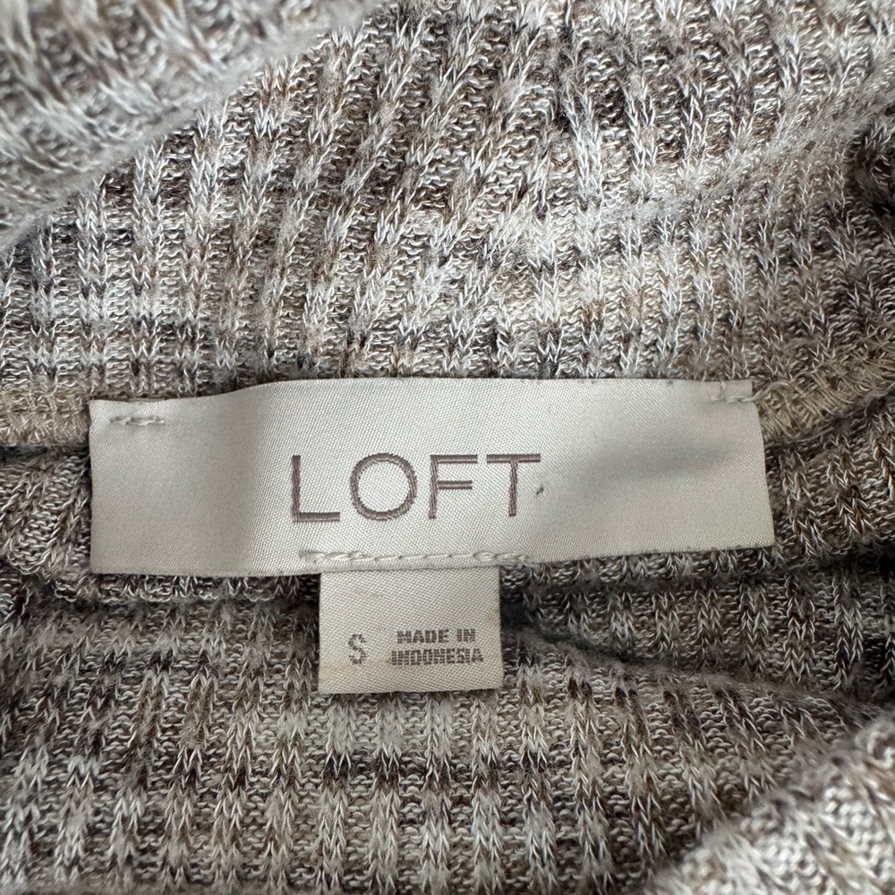 LOFT Gray Turtleneck Soft Shirt with Pleated Capped Style Sleeves Size Small - Picture 5 of 7